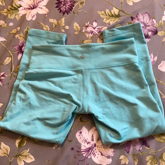 Light blue lululemon crops. - Picture 4 of 4